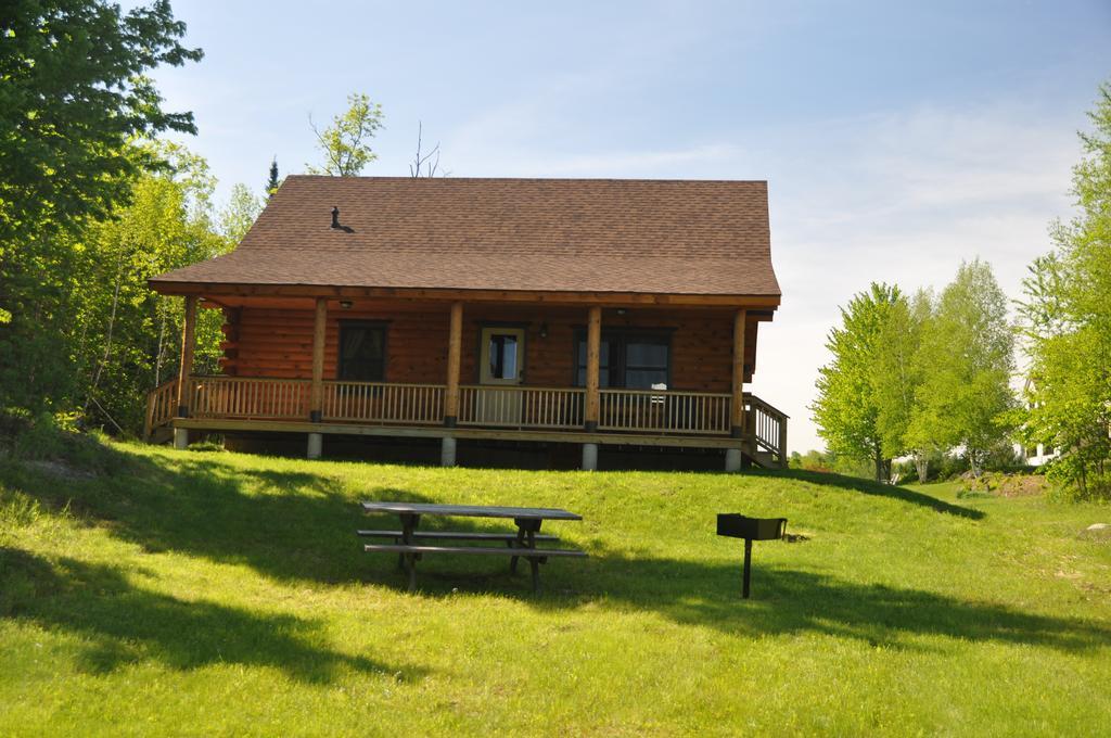 Muddy Moose Hotel Morrisville Exterior foto